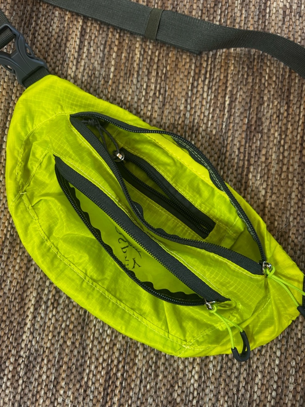 Osprey Ultralight Stuff Waist Pack in highlighter yellow - Picture 3 of 5